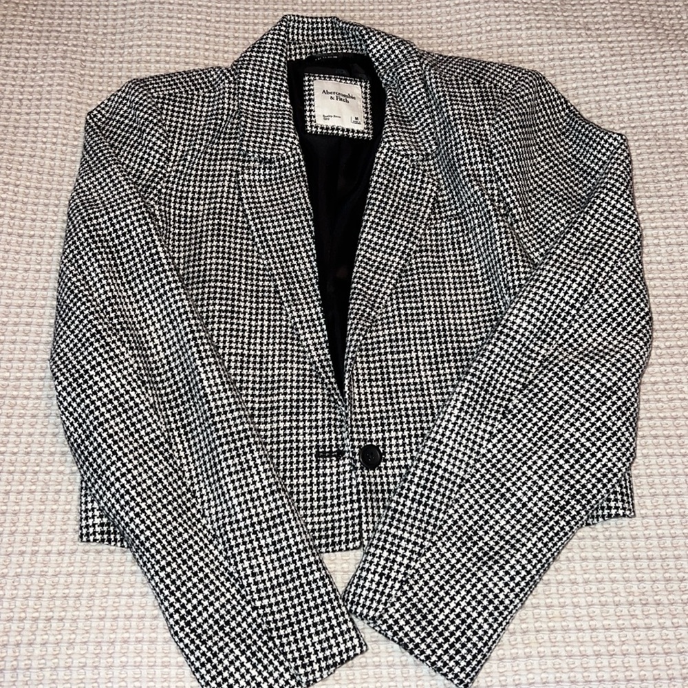 Abercrombie & Fitch cropped jacket. Size M
